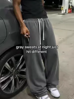 black tee, clean kicks, baggy sweats…easy fit fr #graysweats #baggysweats #steeetwear #baggypants #viral 