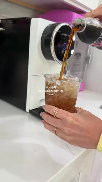 my family is in lovee with it 🧊 #nuggeticemaker #icemaker #kitchengadgets #kitchenessentials 