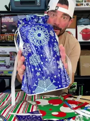 PSA: Last year these didn’t make it past July. 🎅🎁 If you’re thinking about Christmas early, now’s the time. #christmasbags #giftbags #kringleexpressgiftbags #qvesuperbrandday #dealsforyoudays
