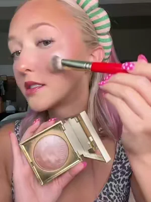 Almost 10 being relevant?? It’s a good one @Stila Cosmetics #dealsforyoudays 