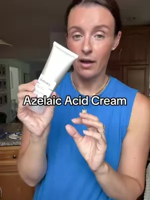 azelaic acid helps brighten hyperpigmentation, acne scarring, melisma & will help with skin texture! #azelaicacid #brighteningskincare #acnescars #hyperpigmentation 