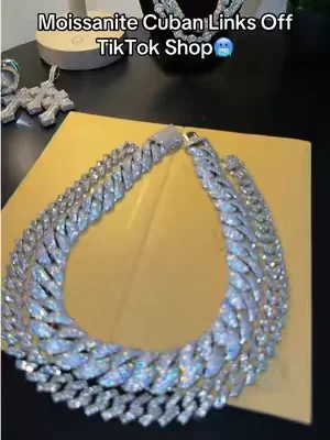 #moissanite #cubanlink #cubanlinkchain #moissanitejewelry #moissanitevsdiamond 