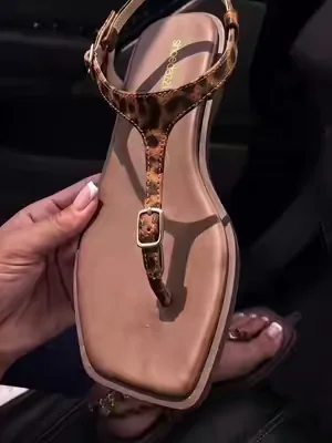 The product is in the cart, my dear friends. #sandals 