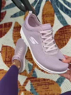 How cute are these 💜 #skechers #skecherssneakers #dealsforyoudays #widefeetfriendly #widefeet 