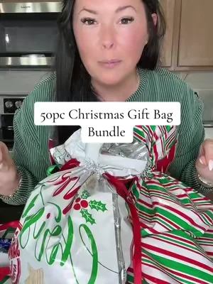 #christmaswrapping #christmaspresents #giftbags #christmas 