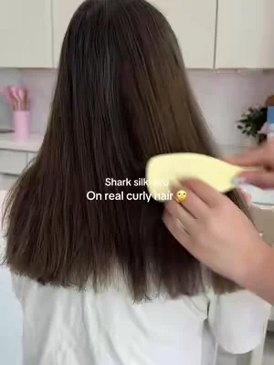 The shark silki pro on actual frizzy curly hair ! ##curlyhair##frizzyhair##silkipro