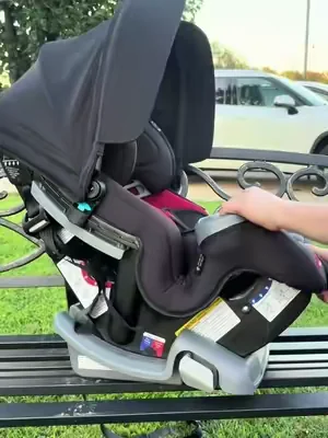 #babytrend #babycarseat #sillainfantil #dealsforyoudays Silla de auto infantil convertible ajustable 4 en 1 Baby Trend Cover M con capota integrada y protección contra impactos laterales.