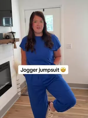 Cutest jogger jumpsuit!! #jumpsuitoutfit #joggerpants #romper #fallfashioninspo 
