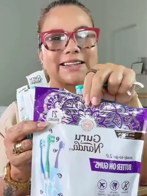 Cepillo dental de viaje GuruNanda 6 en 1 con pasta incluida, hilo dental y palillo. Envuelto individualmente para llevar en tu bolso, oficina, carro o equipaje. Práctico para mantener tu rutina de higiene bucal en cualquier momento. #TravelOralCare #MiniToothbrush #OnTheGoEssentials #gurunandaproducts #gurunanda @GuruNanda LLC @Puneet Nanda bridge the gap @helen_glz 