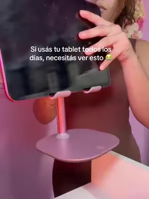 No pensé que un soporte para tablet hiciera tanta diferencia hasta que dejé de terminar con dolor de cuello. 😩✨ @Cooper Cases  #laalondra👽 #tabletop #tabletholder #ipadholder #tabletstand 