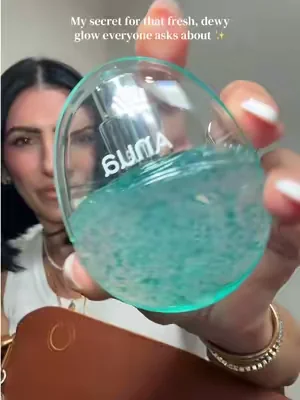 Spray, glow, repeat ✨ @anua_global #anua #anuaskincare #koreanskincare #hydratingmist #dealsforyoudays 