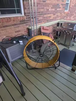 This 30-inch industrial fan moves serious air. Perfect for garages, barns, workshops, gyms, and any space that needs powerful airflow. The 360° tilt and heavy-duty metal build make it easy to keep cool while you work. #GarageMustHaves #TikTokShopCreatorPicks #tiktokshopstockup #BigDreamsStartSmall #dealsforyoudays @ROVSUN.US 