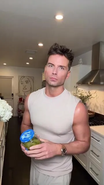 Some people recover from workouts with pickle juice… Respectfully… I’m going another route. 😂 #fyp #electrolytes #electrolytedrink #stayhydrated #electrolytepowder @Verus Nutrition 