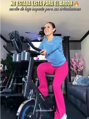🚴‍♀️ Si está buscando una forma de hacer cardio desde casa, la bike puede ser una excelente opción. A mí me encanta poner música y pedalear al ritmo de cada canción. 🎶🔥 Aproveche que ahorita está en su precio más bajo. 💙✨ #indoorcycling #bike #dealsforyoudays #sports #cardio 