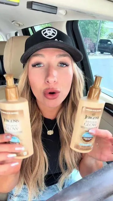 💫BUY ONE GET ONE FREE!💫 ‼️After 8 loooooong days it’s FINALLY RESTOCKED‼️ I put that deal above my name literally RUN babes! 🩷☀️ #jergens #jergensnaturalglow #selftanning #selftanner #sunlesstanning 