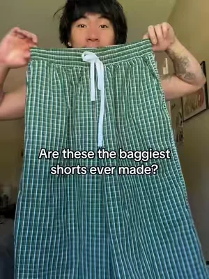 Would yall wear these shorts #baggyshorts #plaidshorts #shakawear 