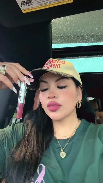 🍒✨ Si eres una chica atrevida y amas los labios que roban miradas, este tono Cherry de Laka es para ti. 😍💄El color perfecto para darle vida a cualquier look. ❤️🔥 Estoy obsesionada con este tono. Corre por el tuyo antes de que se agote. 🏃‍♀️✨ #Laka #dealsforyoudays #cherrylips #liptint#demonslayer 