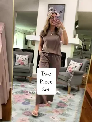 The most comfortable matching two piece set! This would make the perfect travel outfit, go out to brunch in outfit, or just lounge around in. I’m 5’7” 140 in a medium. Go true to size! @OFEEFAN 