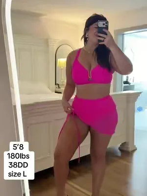 Such a flattering bathing suit!! #bathingsuit #swimwear #momapprovedswimwear #swimskirt 