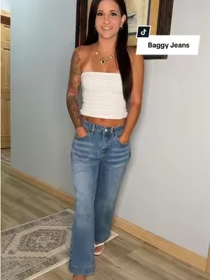 The mid between baggy and strait leg!  #jeans #dealsforyoudays #summervibes 
