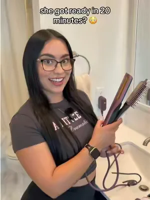 It’s a straightener and a hairdryer at the same time ?? #hairdryer #hairstraightener #straightener #sharkhairdryer #dealsforyoudays 