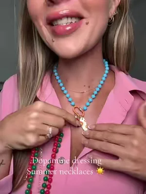 These necklaces are so dang cute! I love the fun colors and sea shells #dopamine #shellnecklace 