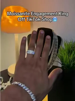 #moissanite #engagementring #moissanitering #ring #moissanitejewelry 