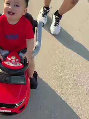 Si tú bebe se aburre quiere brazo prueba este carrito es una maravilla le gusta no se quiere bajar y tú no tienes que cargarlo a cada rato lo recomiendo mamitas #carroparaniños #babys #dealsforyoudays #parati 
