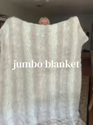 I could just stay snuggled up forever! #blanket #dealsforyoudays #tiktokshopcreatorpicks @Minky Couture 