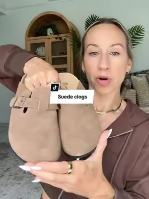 These suede clogs are genuine leather, great quality, and much more affordable that the other ones 👀  @EVELLYHOOTD US  #clogs #clogshoes #evellyhootd #dealsforyoudays #tiktokshopcreatorpicks 