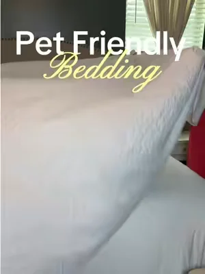 Such a pretty design on this pet friendly quilt ✨🤩🤌 #petfriendlyhome #petfriendlybedding 