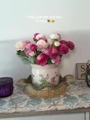 The viral faux flowers are actually so beautiful!  #dealsforyoudays #summerwins #fauxflorals #peonies #flowers  