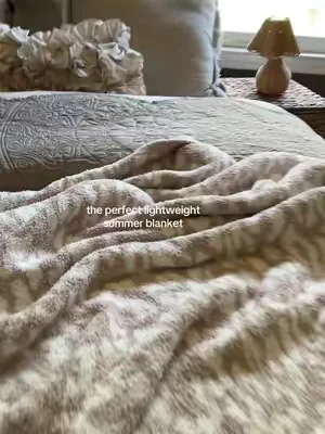 I may switch to lighter bedding in the summer, but I’ll never stop keeping a cozy blanket on my bed. ☀️ This one is incredibly soft, lightweight, and perfect for cool mornings and nights #dealsforyoudays #bedding #blanket #cover 
