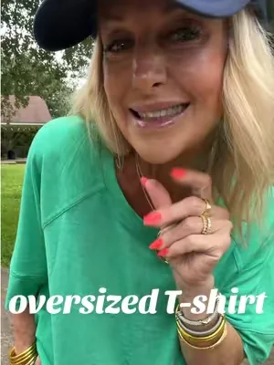 Women’s oversized T-shirt 💚🩶 #oversizedshirt #oversizedtee #womensshirt #dealsforyoudays #summerwins 