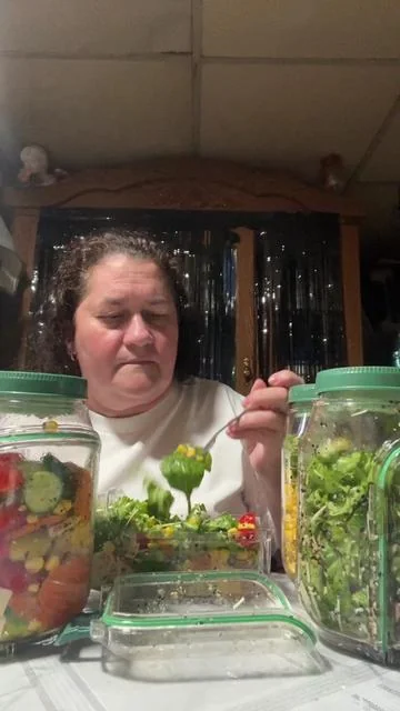 Susteas Salad Jar Paquete de cuatro contenedores herméticos que no son de Cristal, donde puede preparar y conservar deliciosas ensaladas muy fácil de llevar en su cartera mochila #lunchideas #saladjar #contenedoreshermeticos #tiktokshopcreatorpicks #mealprep
