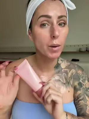 I can’t believe I’ve waited this long to do this  #collagenmask #collagenwrappingmask #koreanskincare #glassskin #neckskincareroutine 