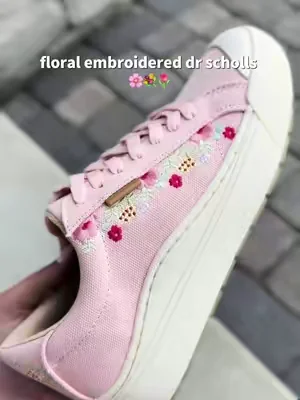 these floral embroidered dr scholls sneakers >>>🌸🌷💐 #sneakers #drschollssneakers #shoefinds 