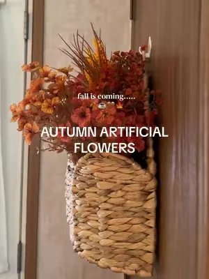 hopefully these flowers will hold me over from decorating my whole house rn 😌  #fallaesthetic #autumn #falldecor #cozyhome #fallflowers 