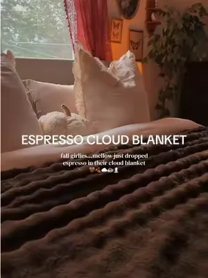 ESPRESSO just dropped so I’m cranking the ac & pretending it’s fall🍁🎃☕️☁️ @Mellow Sleep  #mellowsleep #mellowblanket #fallvibes #fallaesthetic #fallroomdecor 