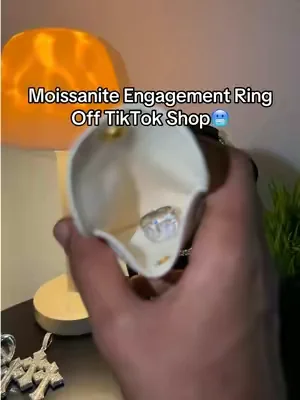 #moissanitering #engagementring #weddingring #moissanite #ring 