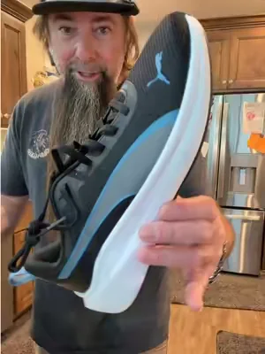 If you’re looking for a great affordable men’s shoe @SHOEBACCA has done it again with the puma rocket fuel men’s running and jogging shoe ! Affordable fashionable men’s sneakers for the sneaker head in your life #dealsforyoudays #summerwins #mensshoes #sneakers #pumas  