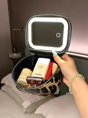 #makeupbag #minibag #makeuptutorial #bag #whatsinmybag 