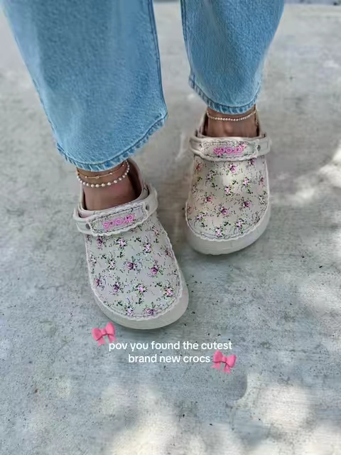 neutral with soft pretty pink 🎀🩷🌸💐✨ see if your size is still left!  #crocs #tiktokshopcreatorpicks 