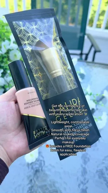 ✨ پوستی صاف، یکدست و بی‌نقص در چند ثانیه! ✨ فاندیشن موس Laura Geller Weightless Whip Blurring Mousse Foundation با بافت سبک و مخملی خود، به‌راحتی روی پوست می‌نشیند و ظاهر منافذ، خطوط ریز و نواقص پوست را محو می‌کند. 💖 ✔️ پوشش طبیعی و یکدست ✔️ احساس سبک و راحت روی پوست ✔️ جلوه مات و نرم در تمام روز ✔️ مناسب برای استفاده روزانه 🎁 همراه با براش فاندیشن رایگان برای آرایشی حرفه‌ای و بی‌نقص زیبایی طبیعی خود را با پوستی صاف و درخشان بیشتر نمایان کنید!  #LauraGeller #WeightlessWhip #MousseFoundation #FlawlessSkin #MakeupMustHave                  