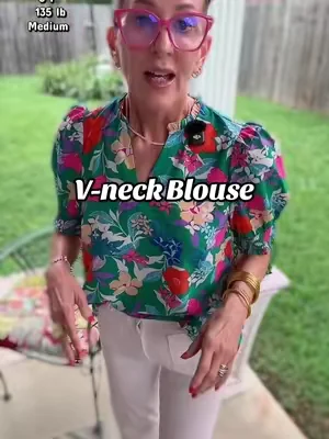 This blouse is summer perfect! #blouse #shirt #DEALSFORYOUDAYS #SummerWins #tiktokshopcreatorpicks 