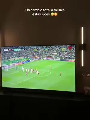 ☺️ pequeñas cosas que le agregan un diseño bonito a casa!  Mi esposo no quiso apagar la tele jajajaja #homedecor #lighting #homeimprovement 