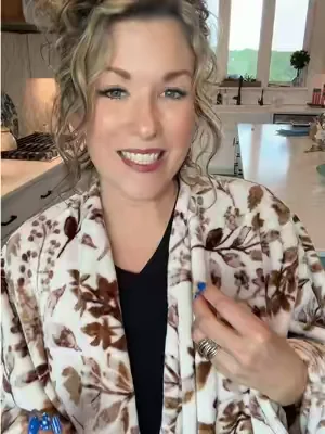 Love my new wearable Berkshire blanket! #blanket #berkshire #dealsforyoudays #blankets #qvc @QVC, Inc 