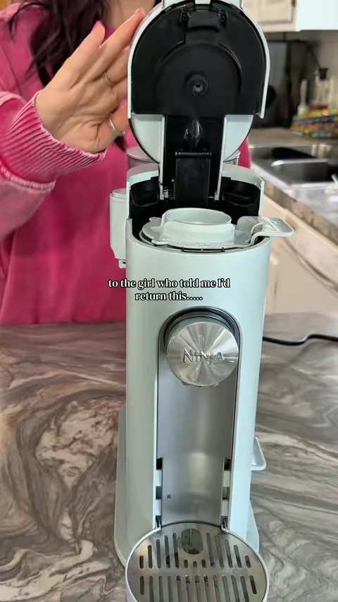 I’m actually so obsessed with my ninja coffee maker. My coffee is so much better at home now 🤤  #ninjacoffeemaker #ninjasingleservecoffeemaker #homeappliances #icedcoffee 