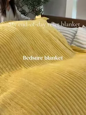 lightweight, soft, and perfect for couch days when you just need comfort without doing the most. #summervibes #dealsforyoudays #summerwins #blanket #bedsure 
