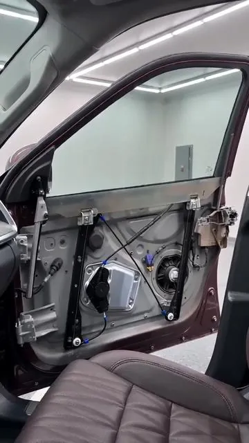 A universal shock-absorbing pad for door locks that can be used for any vehicle model. It effectively protects the car doors!#tiktokshop#car#fyp#dealsforyoudays#drive